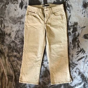 Levi’s Capri Khakis Size 28